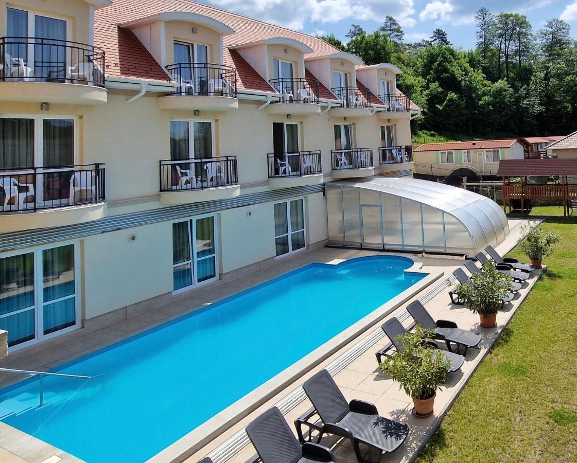 Villa Park Panzio Сильвашварад Экстерьер фото